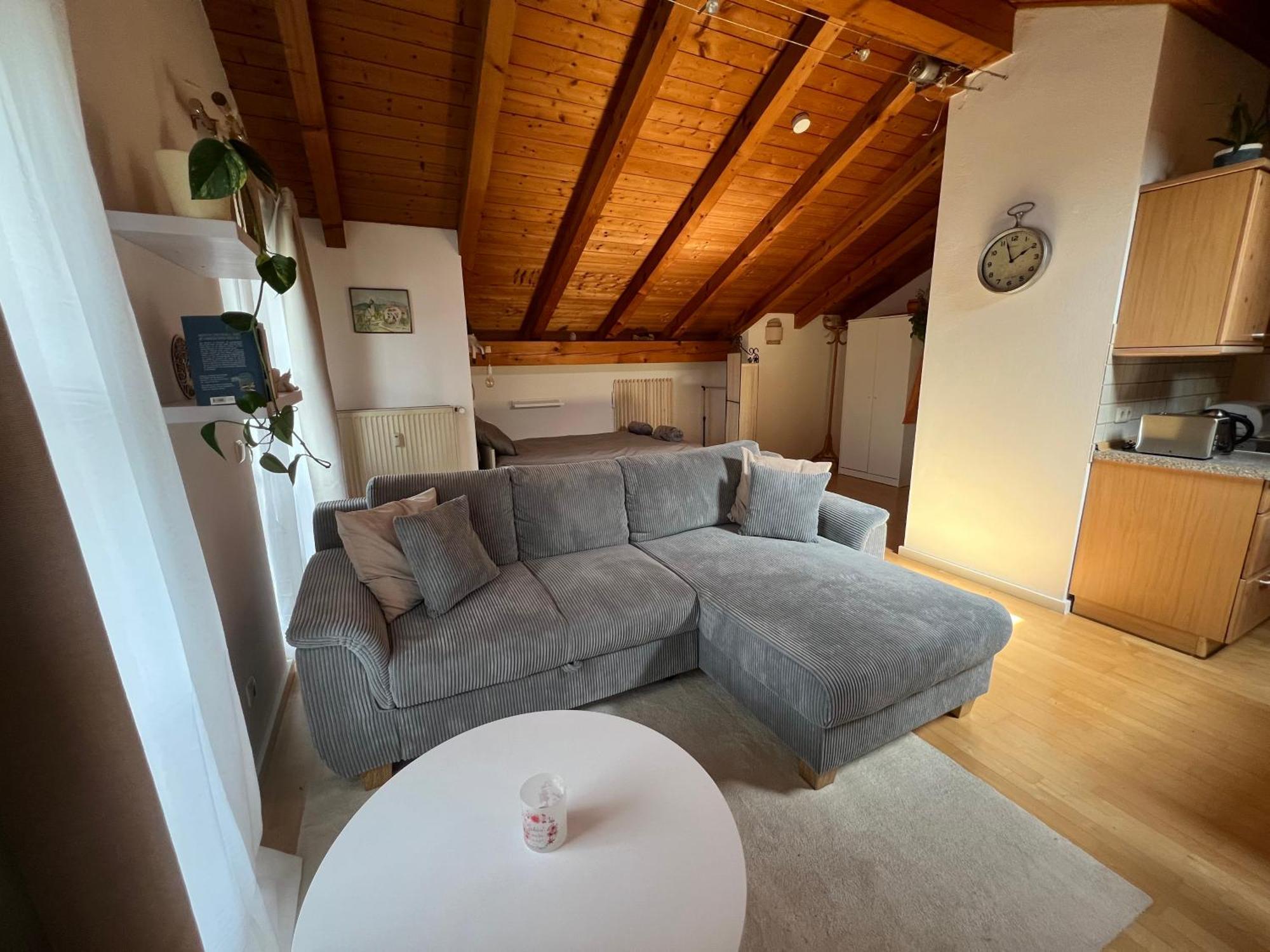Gemuetliche Dachgeschosswohnung Mit Balkon Ainring Exterior photo